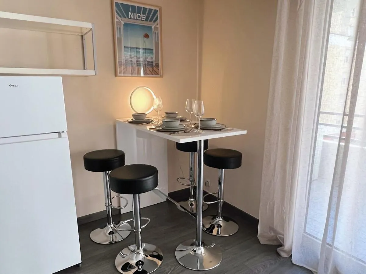 Daire Studio Elegant Avec Balcon Pres De La Plage A Nice Fransa